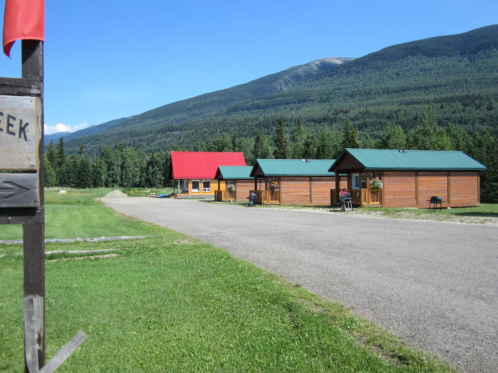 Beaver Creek Lodge And Cabins McBride Exterior photo